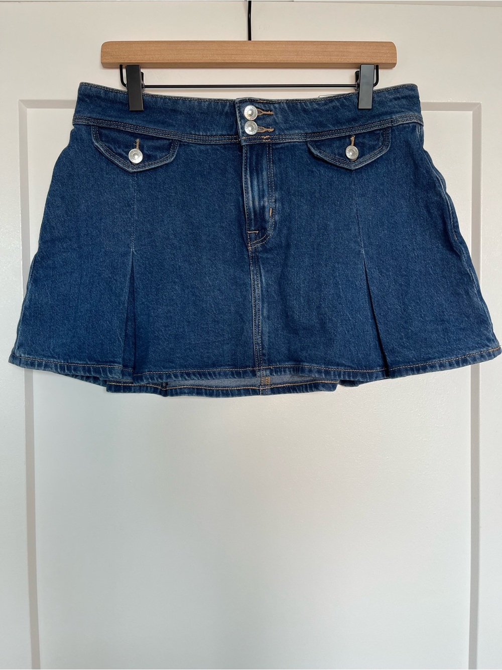 American Eagle Y2K Low Rise Denim Mini Skirt NWT Size 4 Long A-Line Pleated